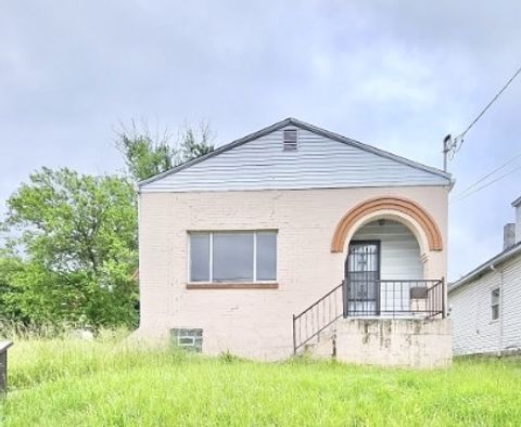 Photo of 415 N 4th St, Clairton, PA 15025 (MLS # 1732808)