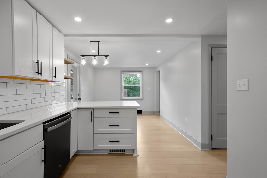 West Mifflin, Pennsylvania 15122, United States, 3 Bedrooms Bedrooms, ,2 BathroomsBathrooms,Residential,Active,250391