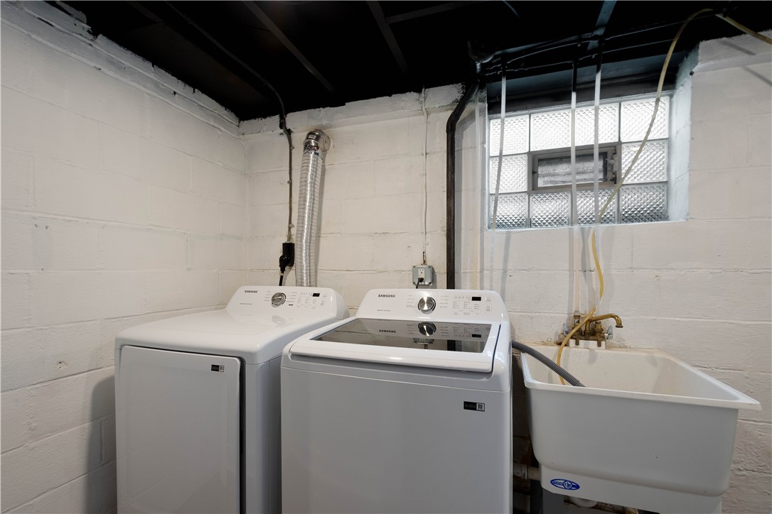 West Mifflin, Pennsylvania 15122, United States, 3 Bedrooms Bedrooms, ,2 BathroomsBathrooms,Residential,Active,250391