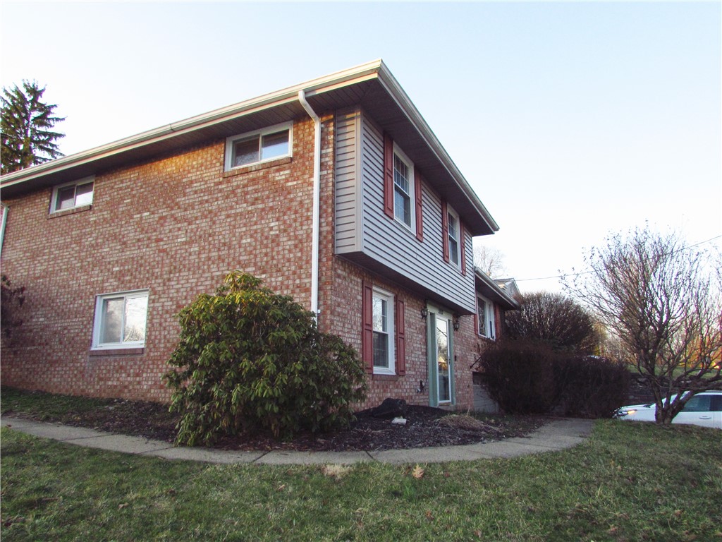 3352 Evergreen Drive Dr, Murrysville, Pennsylvania image 2