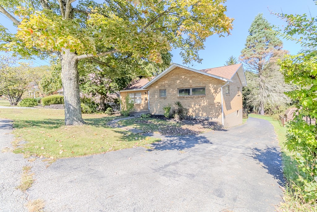 Monroeville, Pennsylvania 15146, United States, 3 Bedrooms Bedrooms, ,2 BathroomsBathrooms,Residential,Active,223763