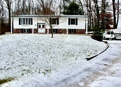 Photo of 2589 Stone Chip Dr, Allison Park, PA 15101 (MLS # 1735626)