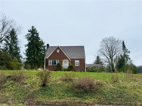 Photo of 1724 Eastbrook Rd, New Castle, PA 16101 (MLS # 1747268)