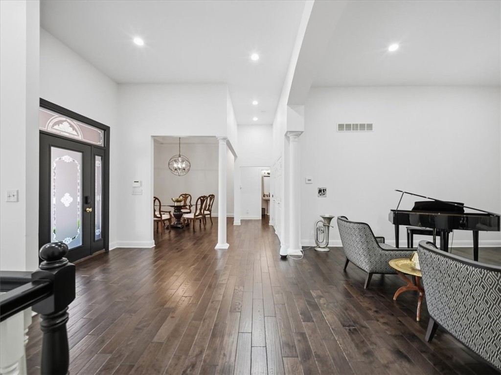 317 Macintosh Dr