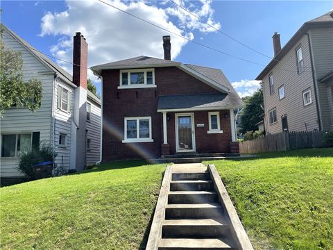 Photo of 1541 Elk St, Franklin, PA 16323 (MLS # 1724944)