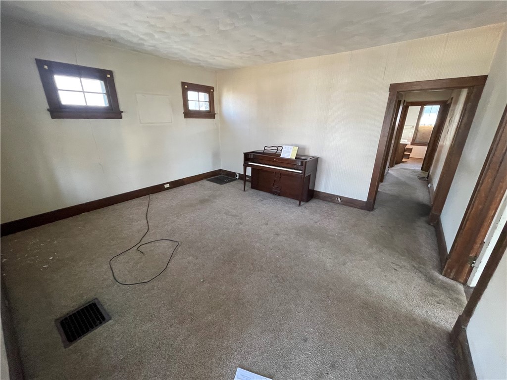 414 Keystone Dr Dr, New Kensington, Pennsylvania image 3