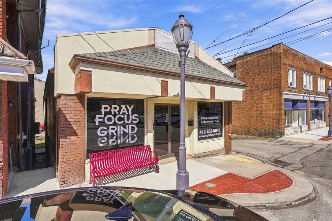 652 Center Ave