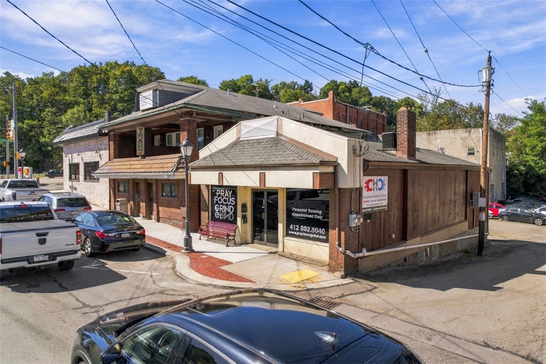 652 Center Ave