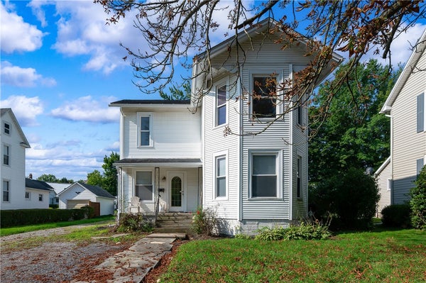 312 COLLEGE AVE, GROVE CITY, PA 16127 - Image 016aa002cfe307e62e4eb3fb04a554df/1113246307