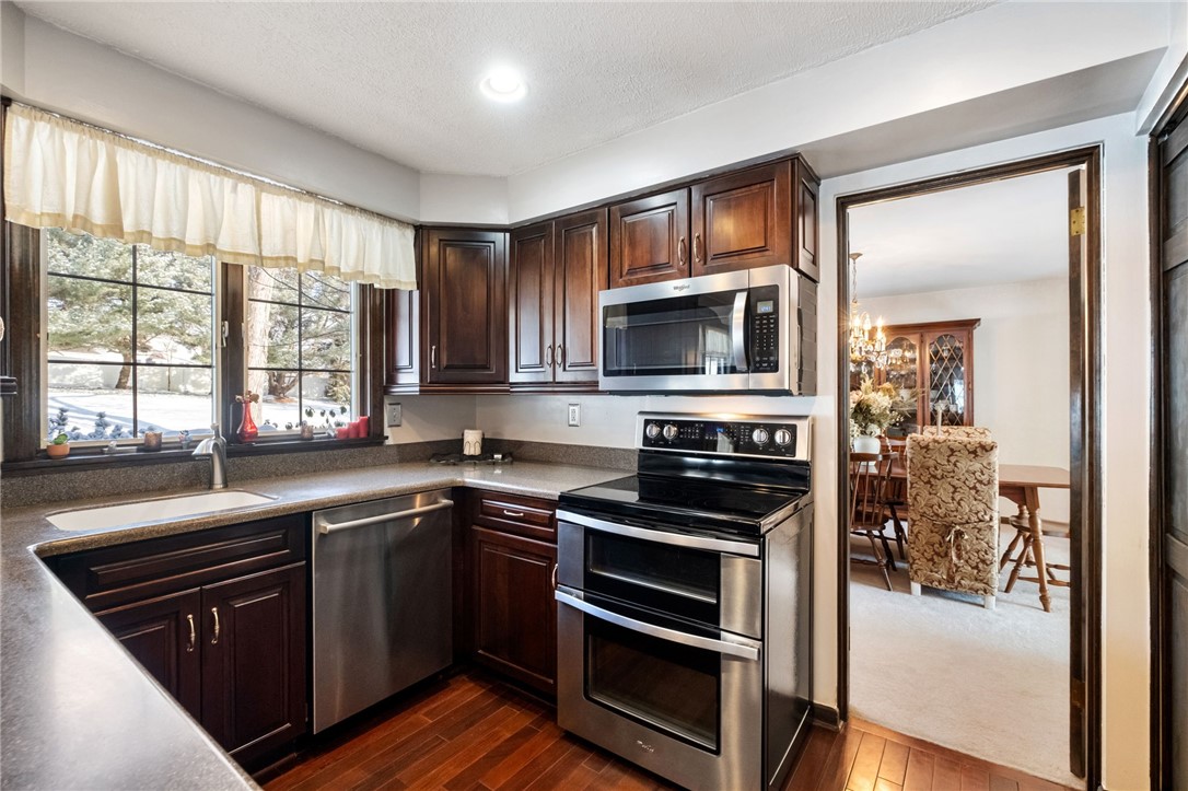 Cranberry Twp, Pennsylvania 16066, United States, 4 Bedrooms Bedrooms, ,3 BathroomsBathrooms,Residential,Pending,17634