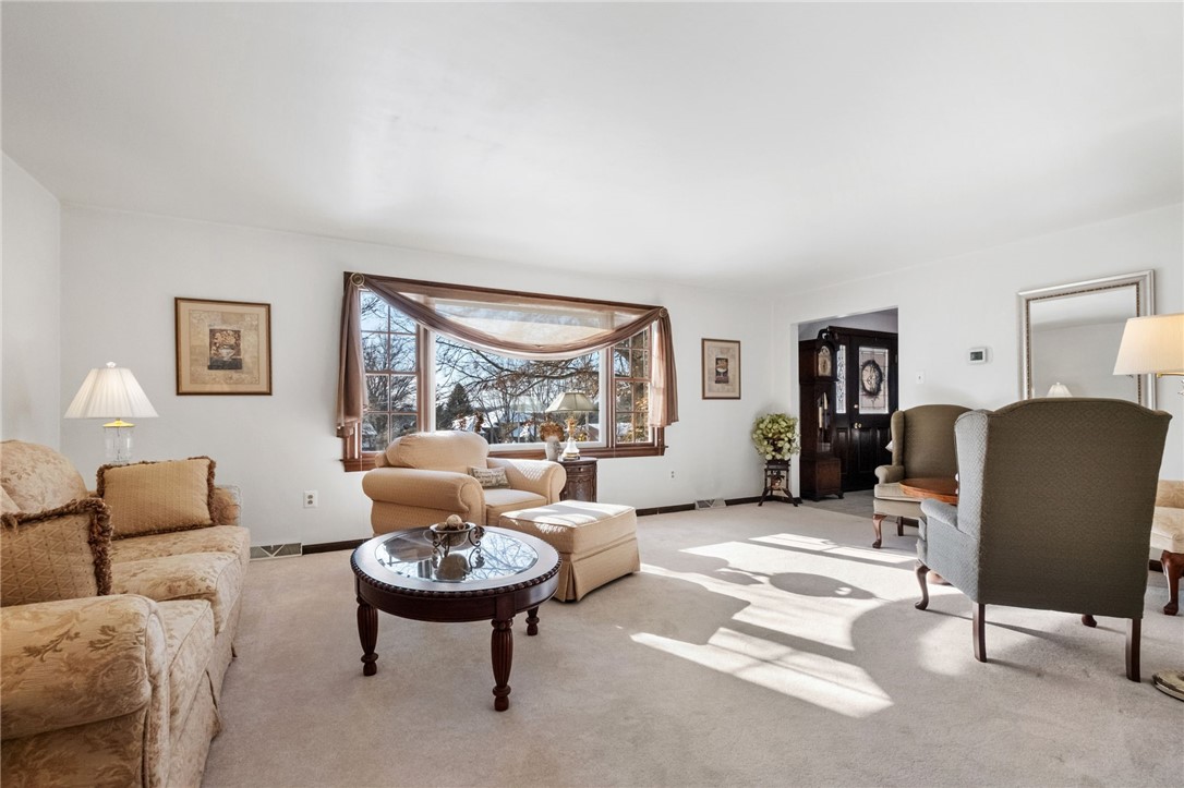 Cranberry Twp, Pennsylvania 16066, United States, 4 Bedrooms Bedrooms, ,3 BathroomsBathrooms,Residential,Pending,17634