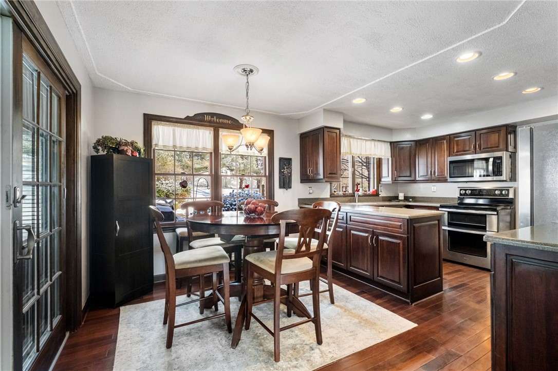 Cranberry Twp, Pennsylvania 16066, United States, 4 Bedrooms Bedrooms, ,3 BathroomsBathrooms,Residential,Pending,17634