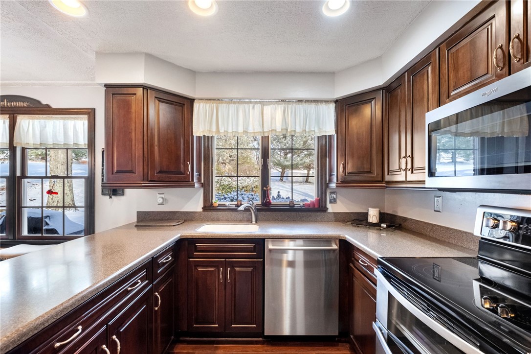 Cranberry Twp, Pennsylvania 16066, United States, 4 Bedrooms Bedrooms, ,3 BathroomsBathrooms,Residential,Pending,17634
