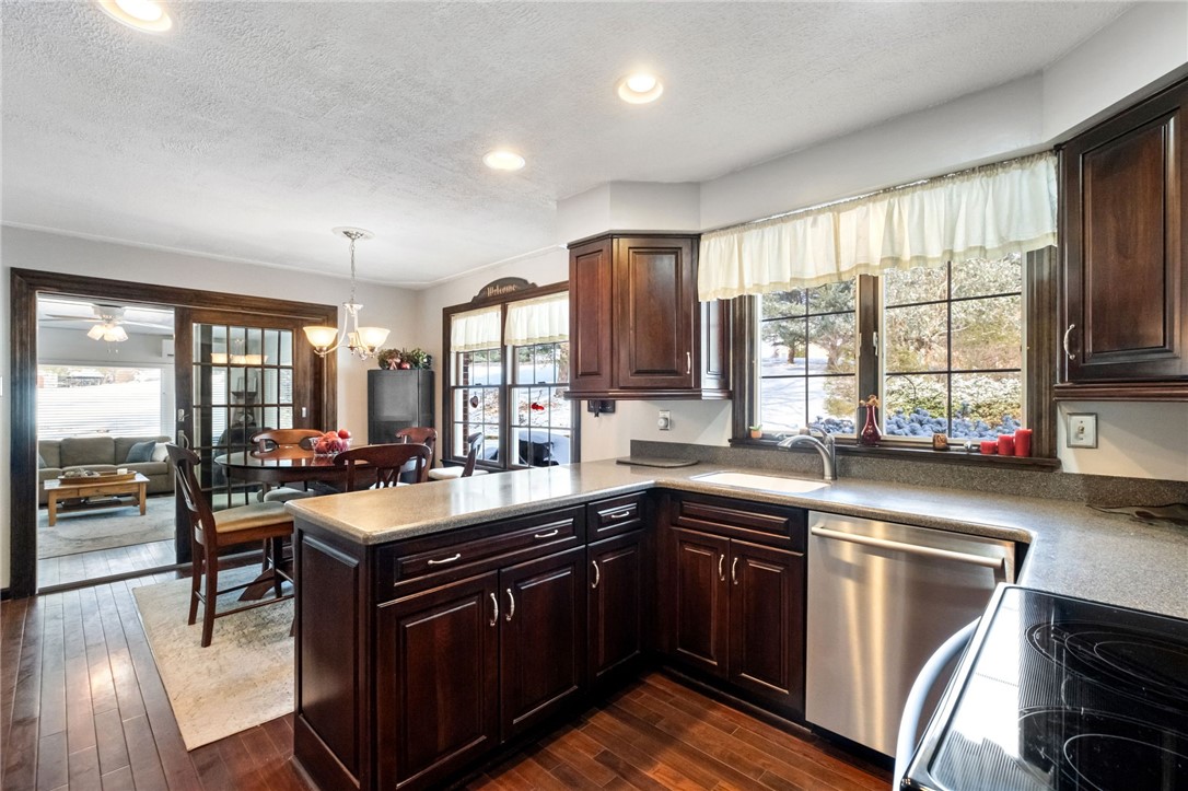 Cranberry Twp, Pennsylvania 16066, United States, 4 Bedrooms Bedrooms, ,3 BathroomsBathrooms,Residential,Pending,17634