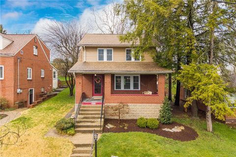 Photo of 1085 Magnolia Dr, Washington, PA 15301 (MLS # 1747127)