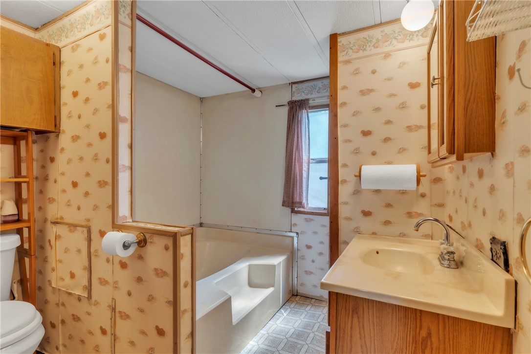 Connoquenessing Twp, Pennsylvania 16033, United States, 2 Bedrooms Bedrooms, ,1 BathroomBathrooms,Residential,Active,148225