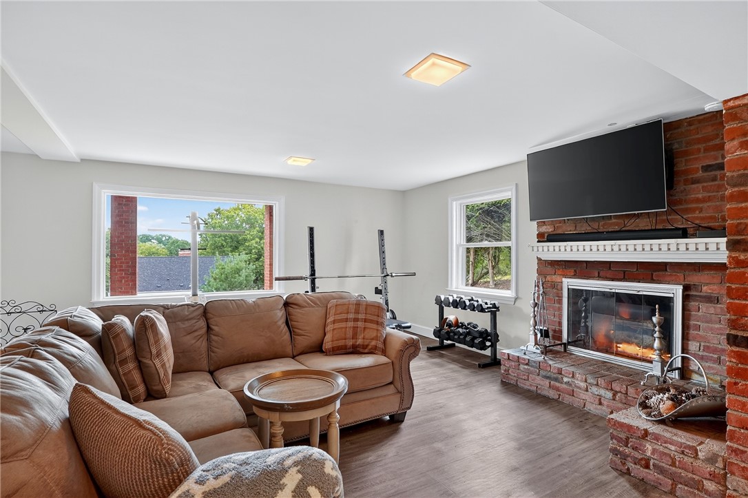 St Clair, Pennsylvania 15241, United States, 4 Bedrooms Bedrooms, ,3 BathroomsBathrooms,Residential,Active,199817