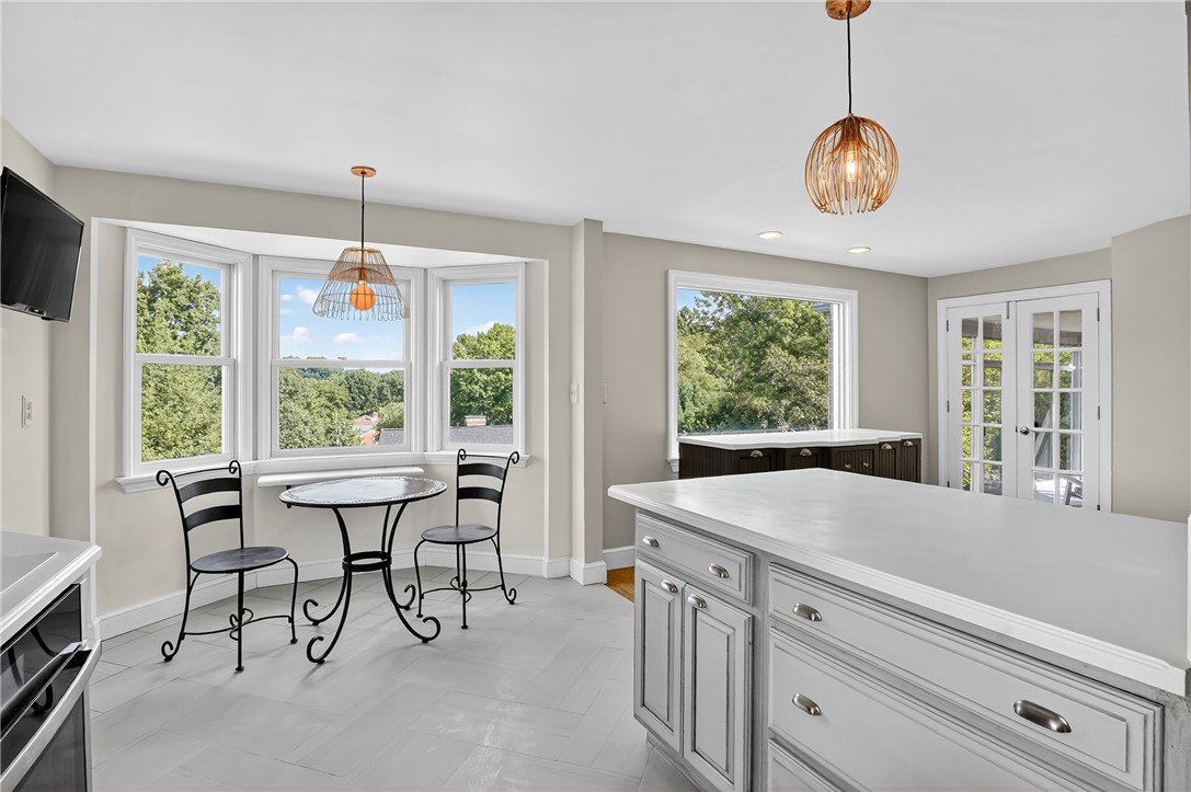 St Clair, Pennsylvania 15241, United States, 4 Bedrooms Bedrooms, ,3 BathroomsBathrooms,Residential,Active,199817