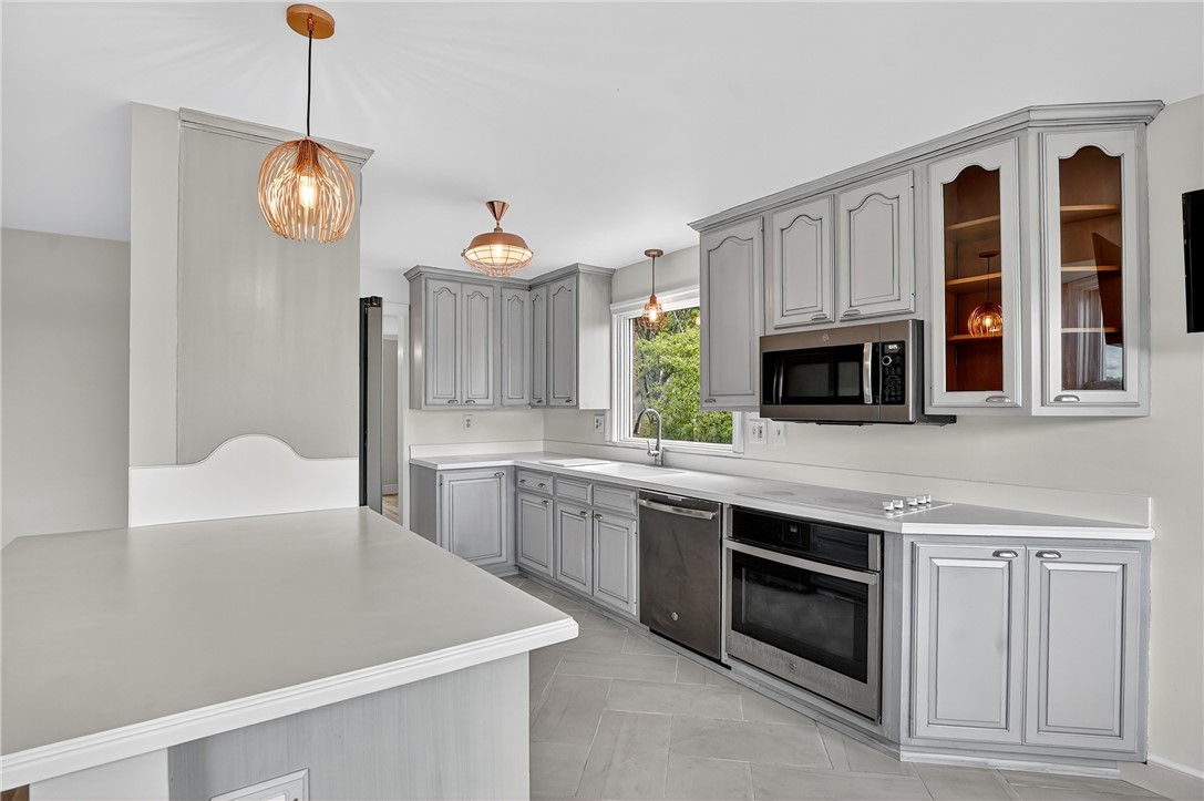 St Clair, Pennsylvania 15241, United States, 4 Bedrooms Bedrooms, ,3 BathroomsBathrooms,Residential,Active,199817