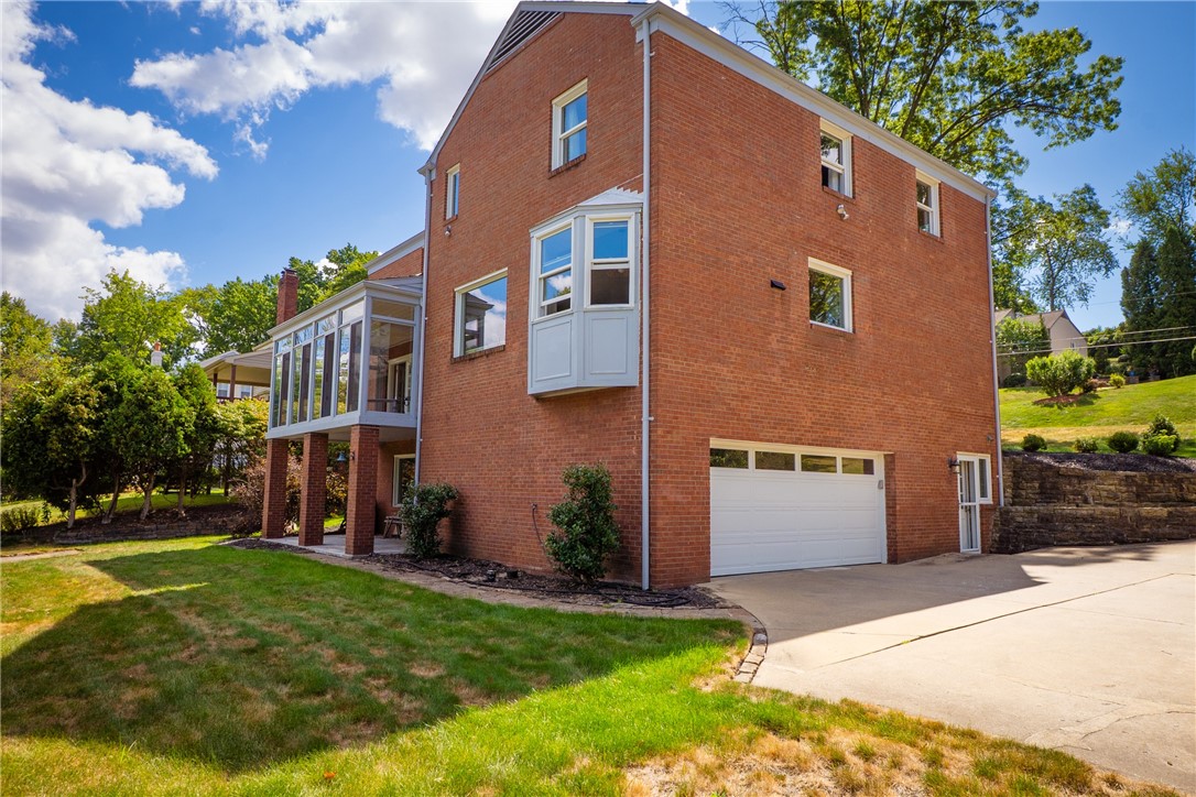 St Clair, Pennsylvania 15241, United States, 4 Bedrooms Bedrooms, ,3 BathroomsBathrooms,Residential,Active,199817