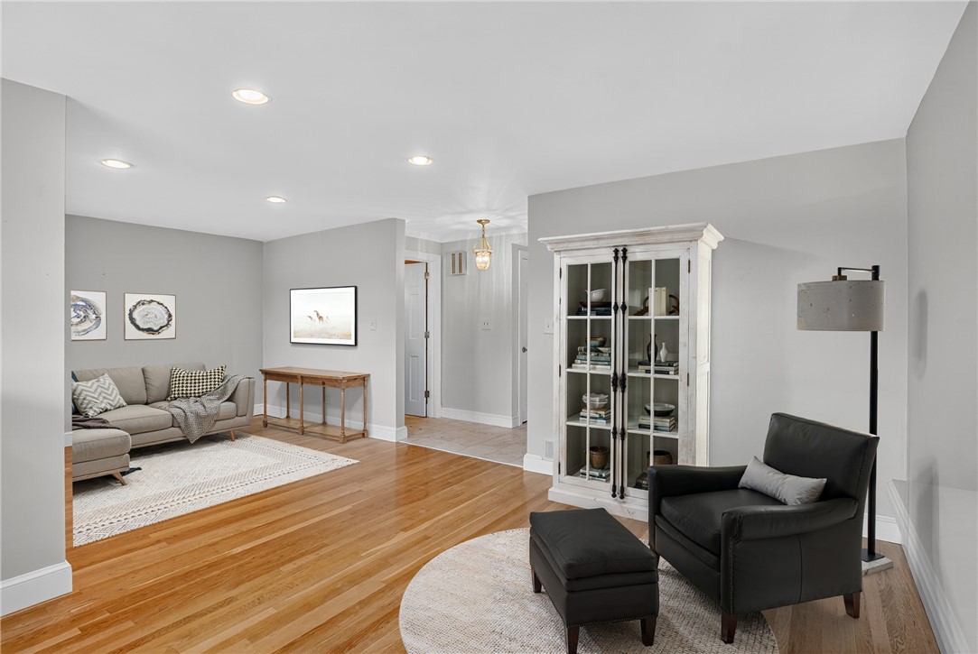 St Clair, Pennsylvania 15241, United States, 4 Bedrooms Bedrooms, ,3 BathroomsBathrooms,Residential,Active,199817