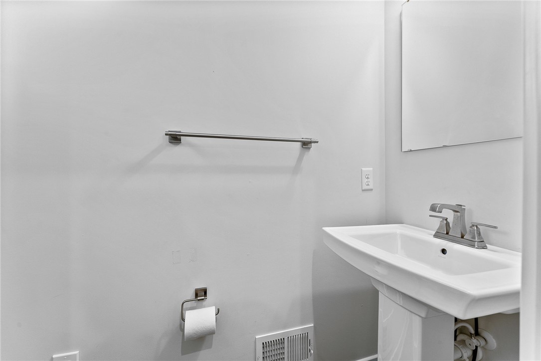 2431 Demare Dr Dr, Bethel Park, Pennsylvania image 17