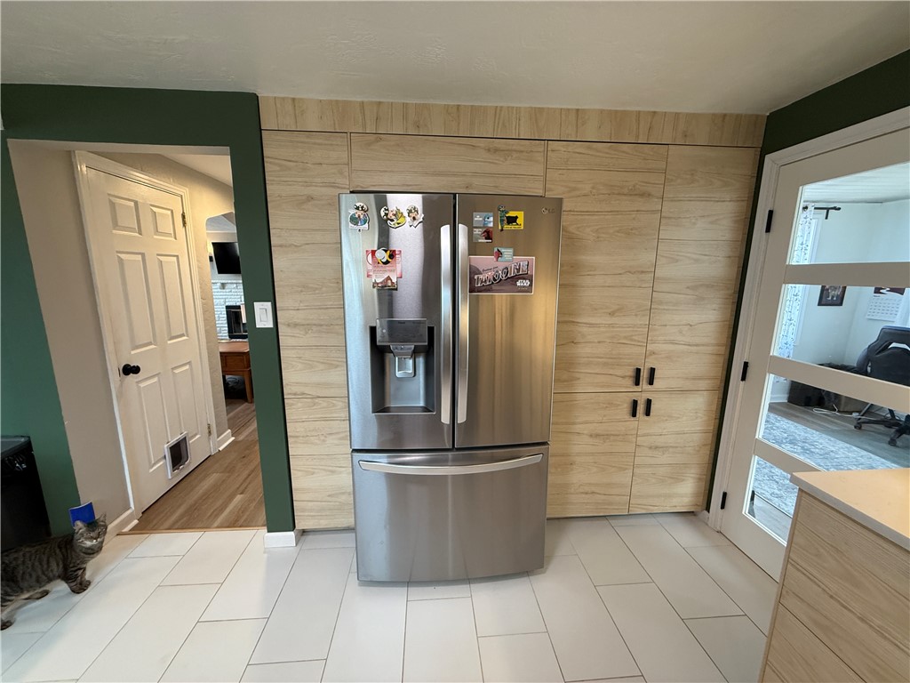 Scott Twp - Sal, Pennsylvania 15243, United States, 3 Bedrooms Bedrooms, ,3 BathroomsBathrooms,Residential,Active,90431