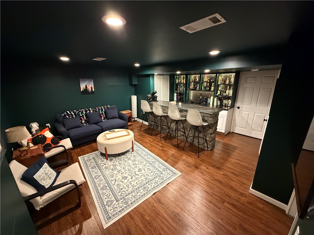 Scott Twp - Sal, Pennsylvania 15243, United States, 3 Bedrooms Bedrooms, ,3 BathroomsBathrooms,Residential,Active,90431