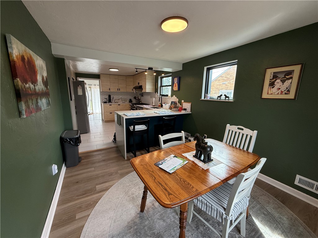 Scott Twp - Sal, Pennsylvania 15243, United States, 3 Bedrooms Bedrooms, ,3 BathroomsBathrooms,Residential,Active,90431