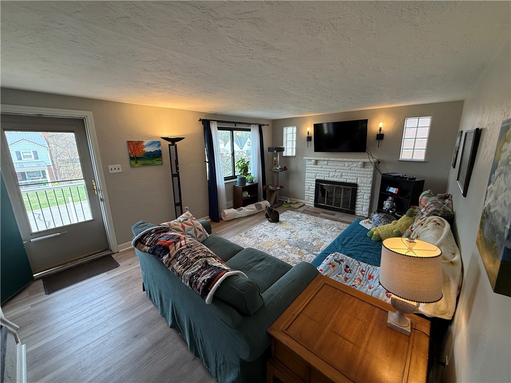 Scott Twp - Sal, Pennsylvania 15243, United States, 3 Bedrooms Bedrooms, ,3 BathroomsBathrooms,Residential,Active,90431