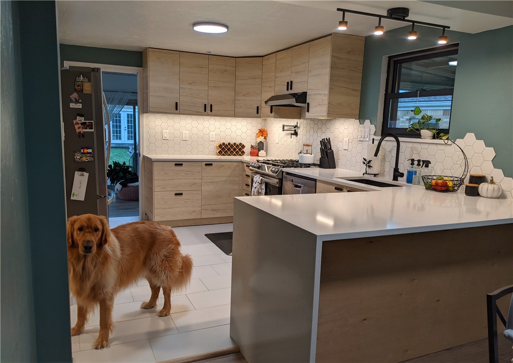 Scott Twp - Sal, Pennsylvania 15243, United States, 3 Bedrooms Bedrooms, ,3 BathroomsBathrooms,Residential,Active,90431