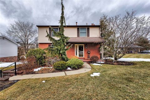 Photo of 106 Yellowstone Dr, Latrobe, PA 15650 (MLS # 1740202)