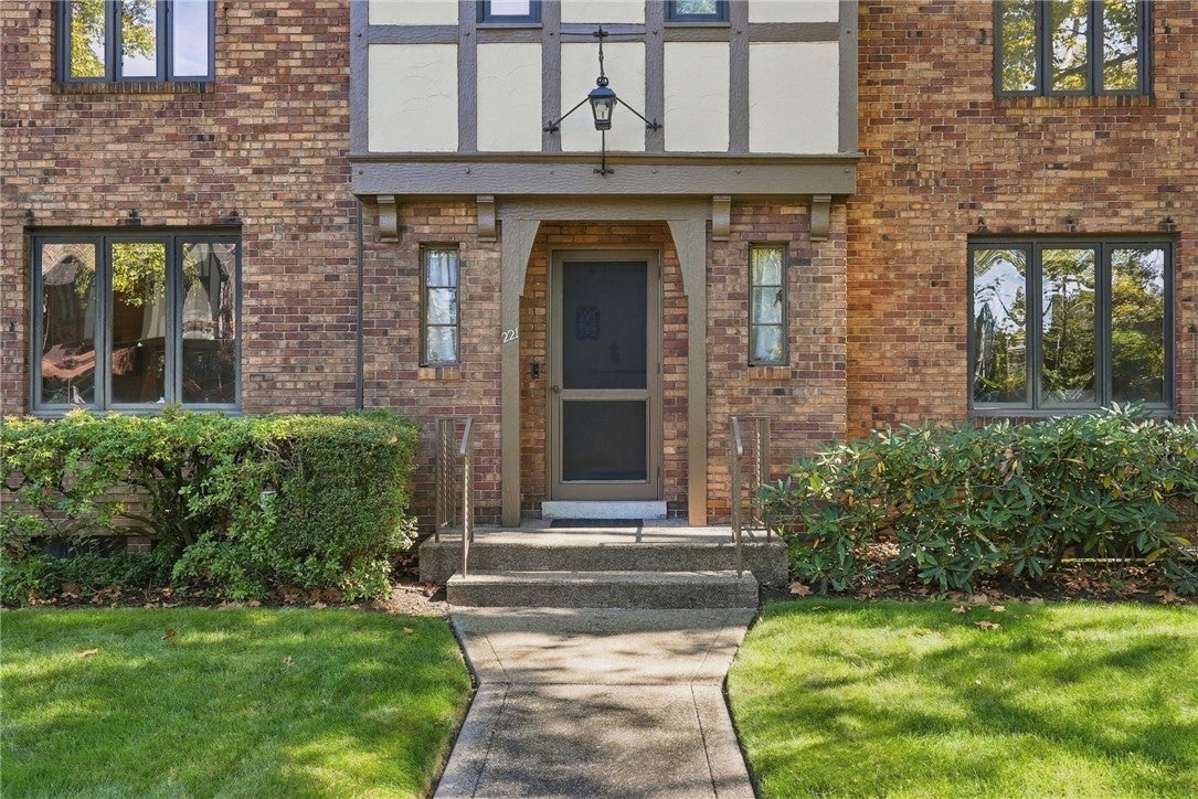 221 Lingrove Place