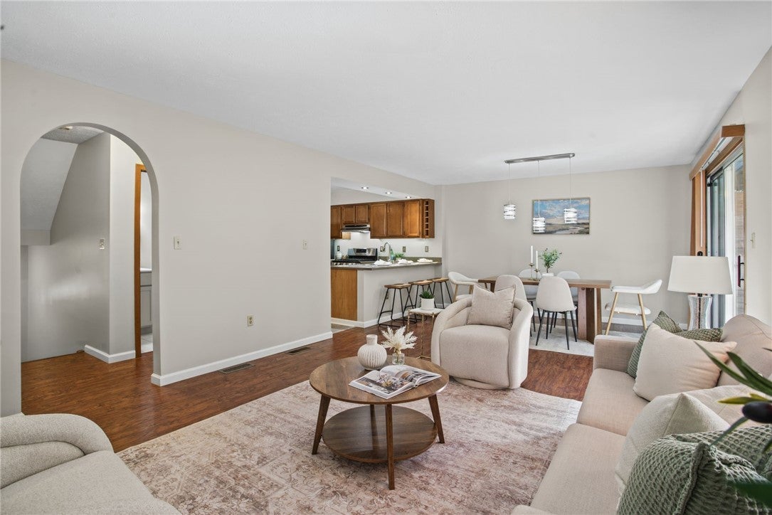 196 Old English Rd