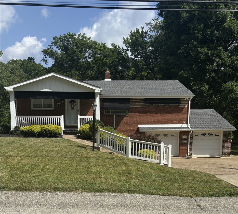 Photo 1 of 37 — 422 Woodrift Ln, Pleasant Hills, PA 15236