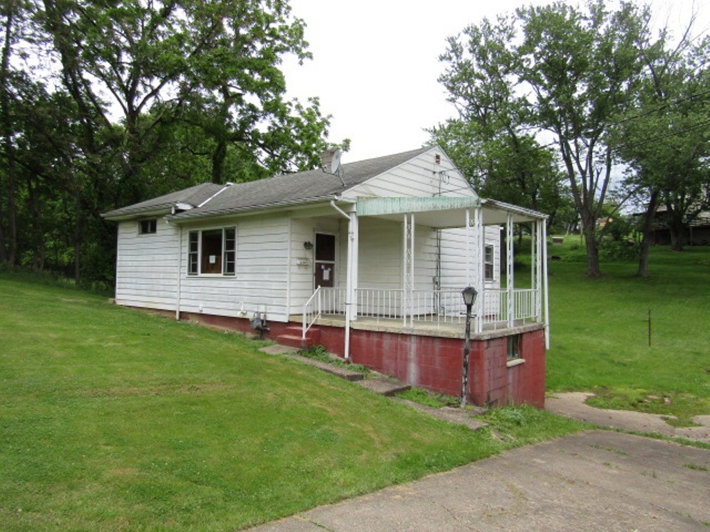 Photo 1 of 20 — 403 Mineola Ave, N Franklin Twp, PA 15301