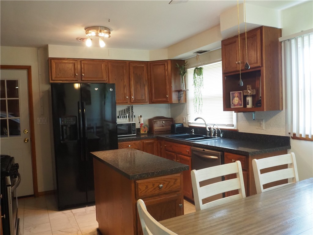 Farrell, Pennsylvania 16121, United States, 3 Bedrooms Bedrooms, ,2 BathroomsBathrooms,Residential,Active,149423