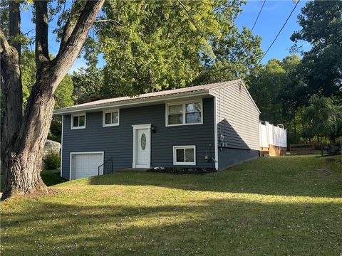 Photo of 1540 Idaho St Ext, Hermitage, PA 16148 (MLS # 1724123)
