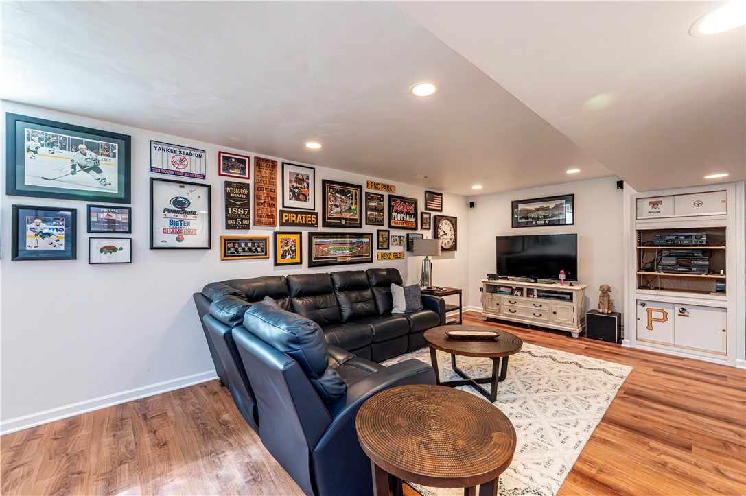 Hempfield Twp - Wml, Pennsylvania 15601, United States, 4 Bedrooms Bedrooms, ,3 BathroomsBathrooms,Residential,Contingent,135153