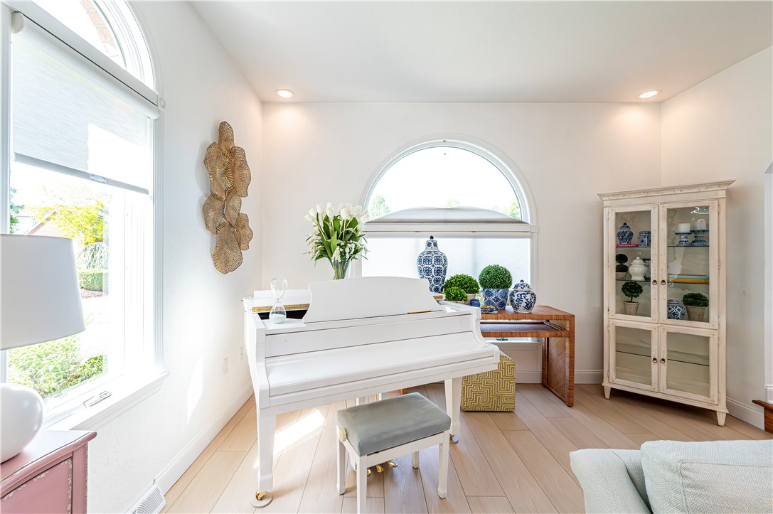 Hempfield Twp - Wml, Pennsylvania 15601, United States, 4 Bedrooms Bedrooms, ,3 BathroomsBathrooms,Residential,Contingent,135153