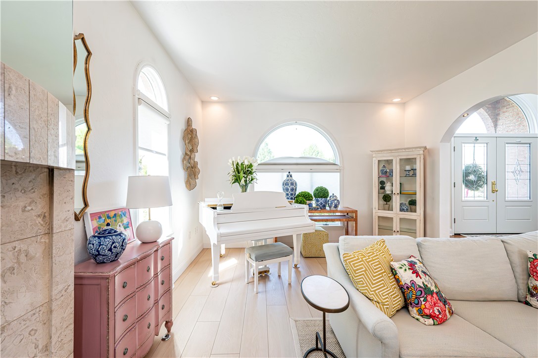 Hempfield Twp - Wml, Pennsylvania 15601, United States, 4 Bedrooms Bedrooms, ,3 BathroomsBathrooms,Residential,Contingent,135153