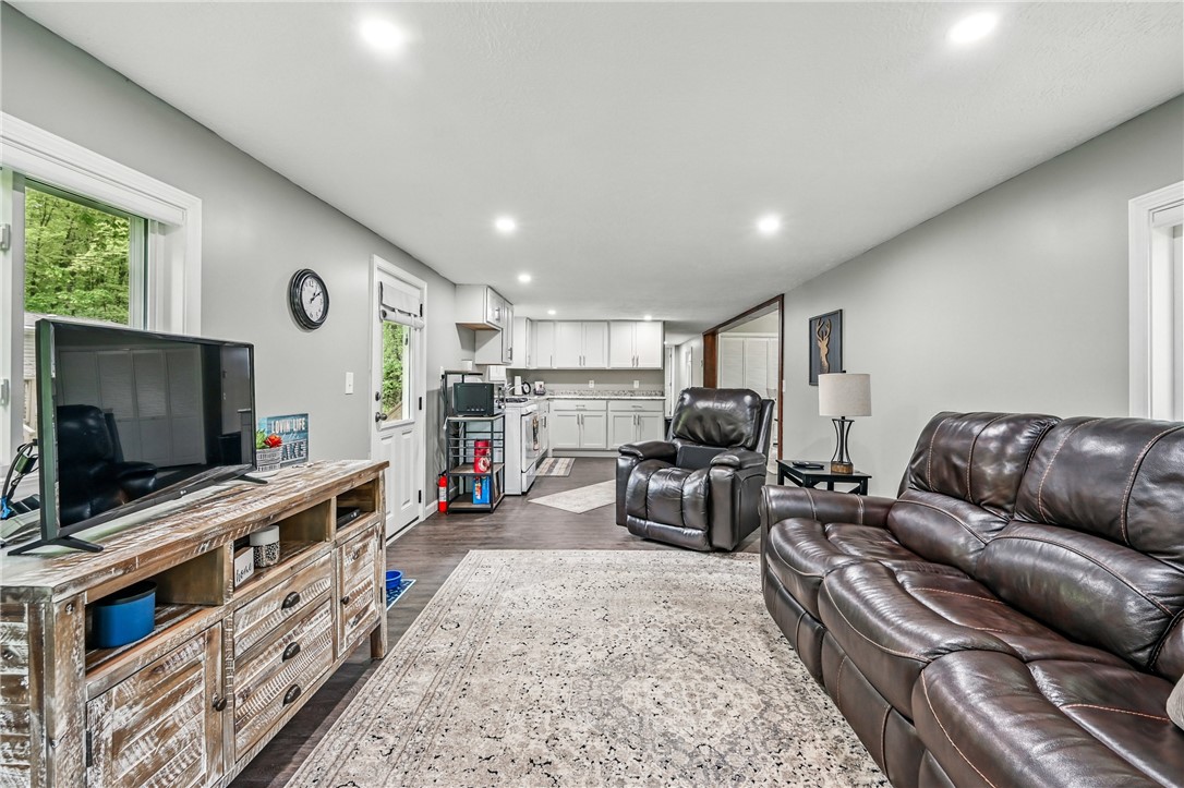 Shenango, Pennsylvania 16424, United States, 2 Bedrooms Bedrooms, ,1 BathroomBathrooms,Residential,Contingent,139967