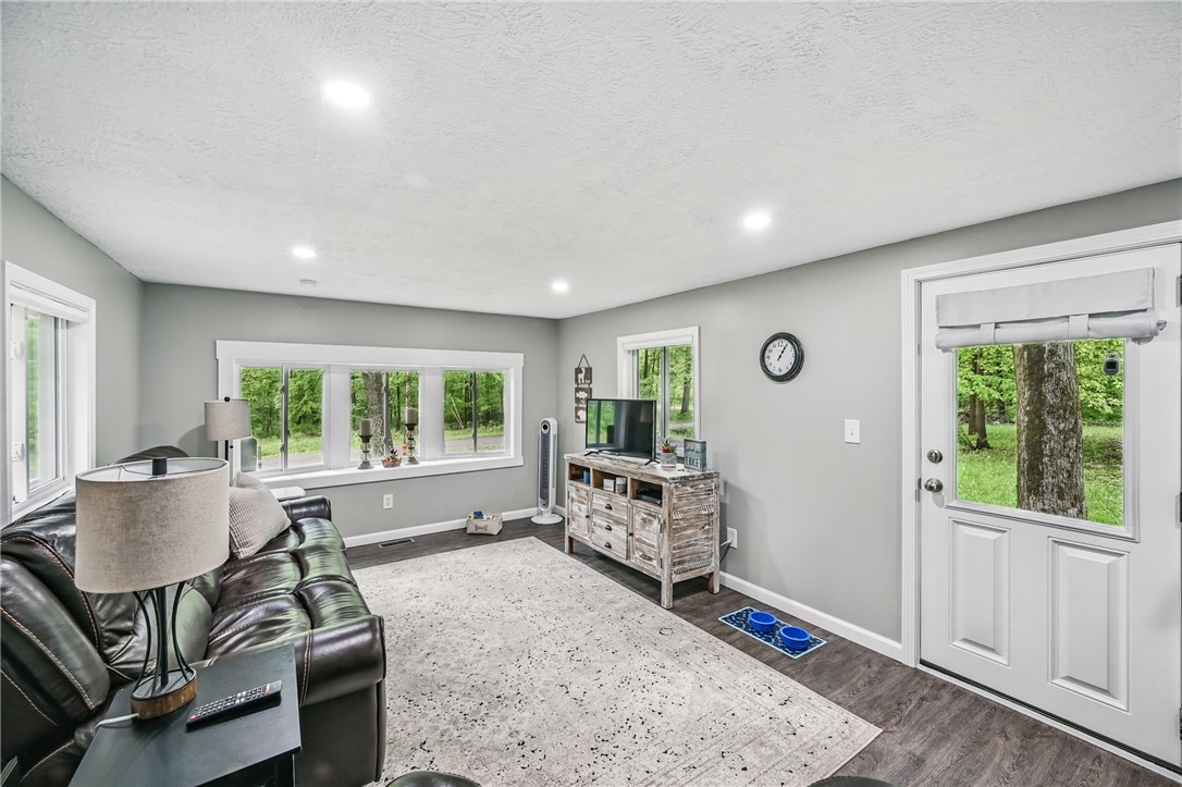 Shenango, Pennsylvania 16424, United States, 2 Bedrooms Bedrooms, ,1 BathroomBathrooms,Residential,Contingent,139967