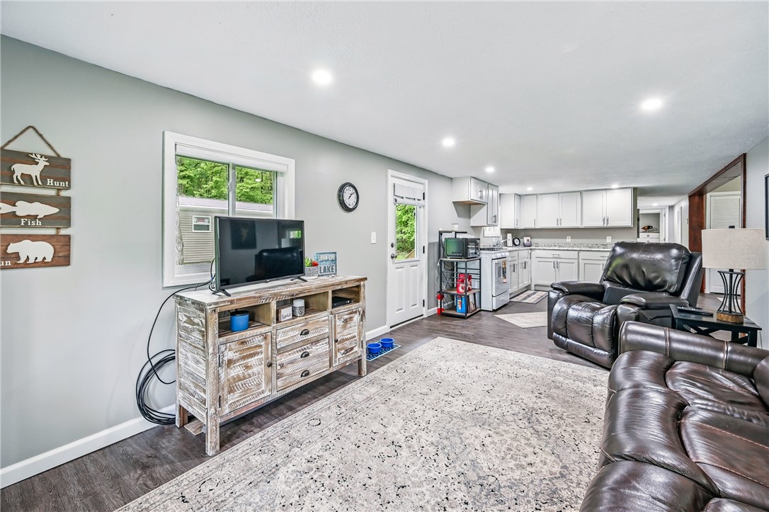 Shenango, Pennsylvania 16424, United States, 2 Bedrooms Bedrooms, ,1 BathroomBathrooms,Residential,Contingent,139967