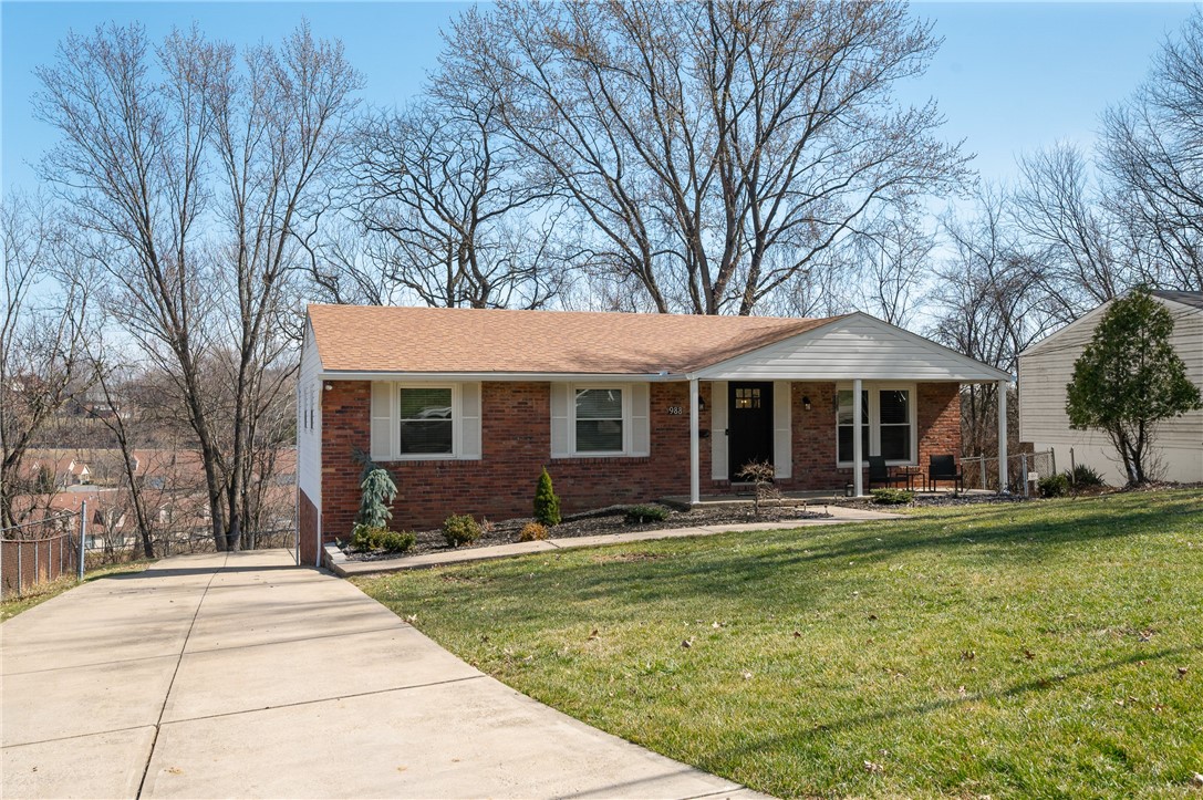 988 Copsewood Dr, Bethel Park, Pennsylvania image 2