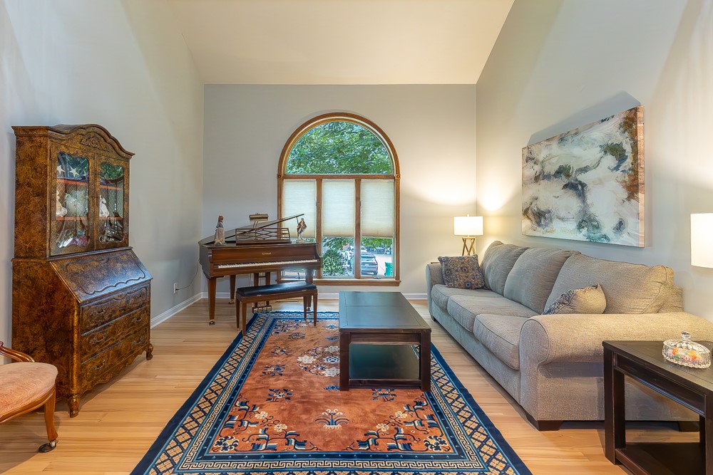 220 Thornwood Dr