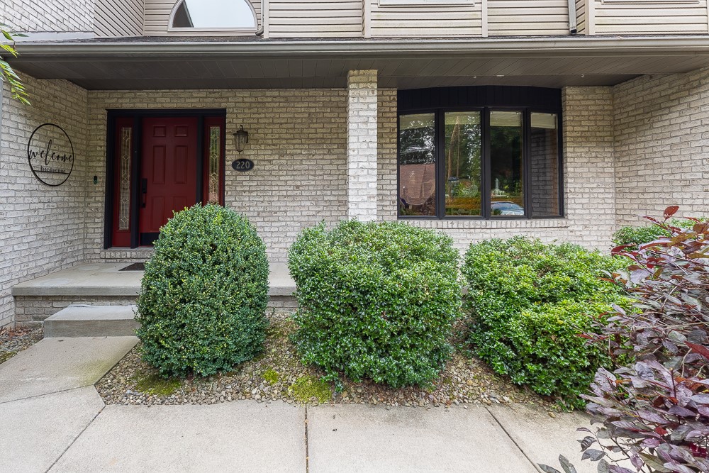 220 Thornwood Dr