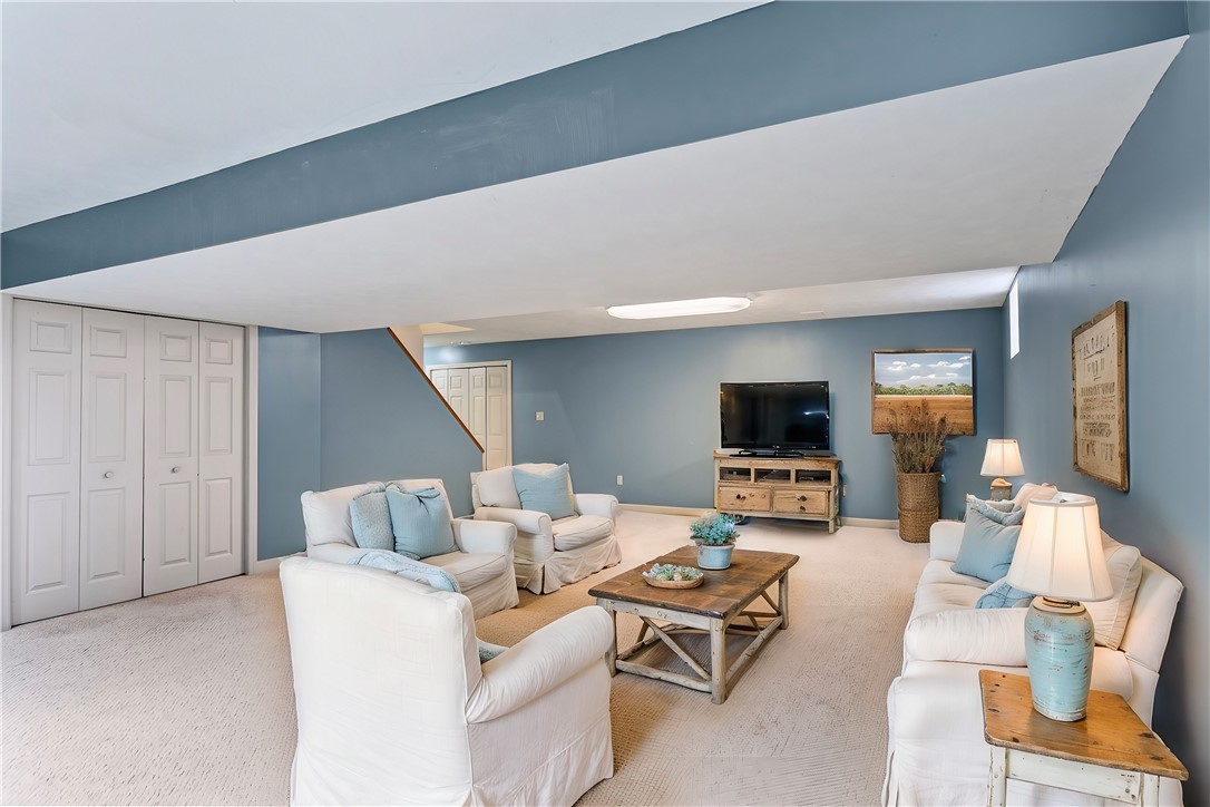 Cranberry Twp, Pennsylvania 16066, United States, 4 Bedrooms Bedrooms, ,4 BathroomsBathrooms,Residential,Pending,27925