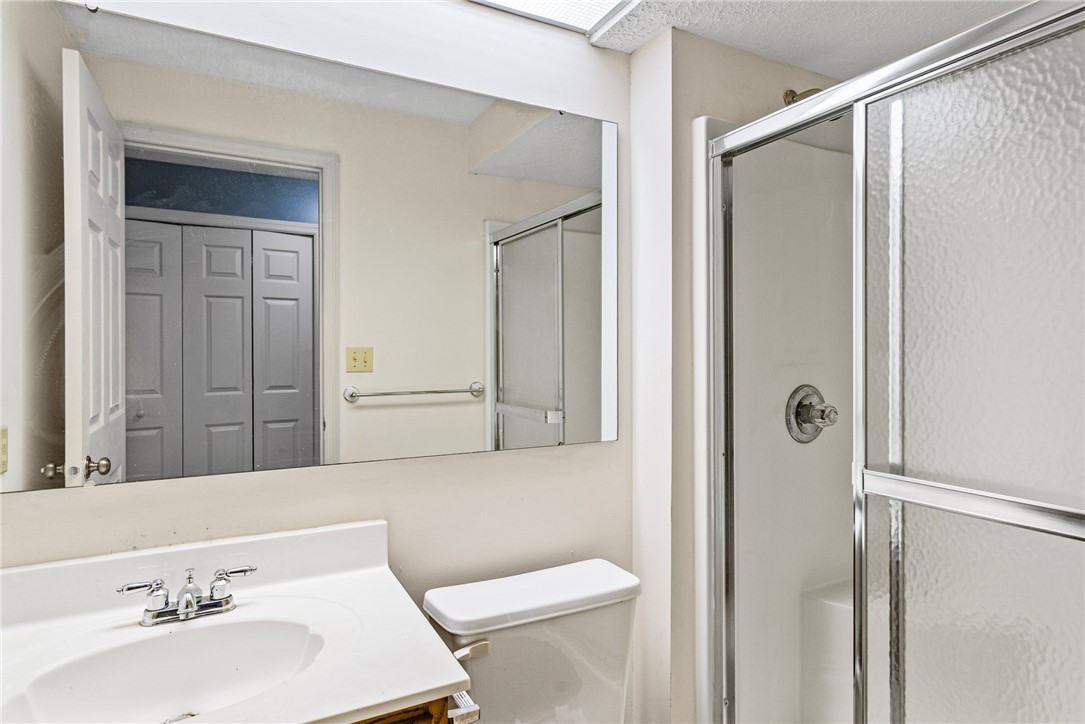 Cranberry Twp, Pennsylvania 16066, United States, 4 Bedrooms Bedrooms, ,4 BathroomsBathrooms,Residential,Pending,27925