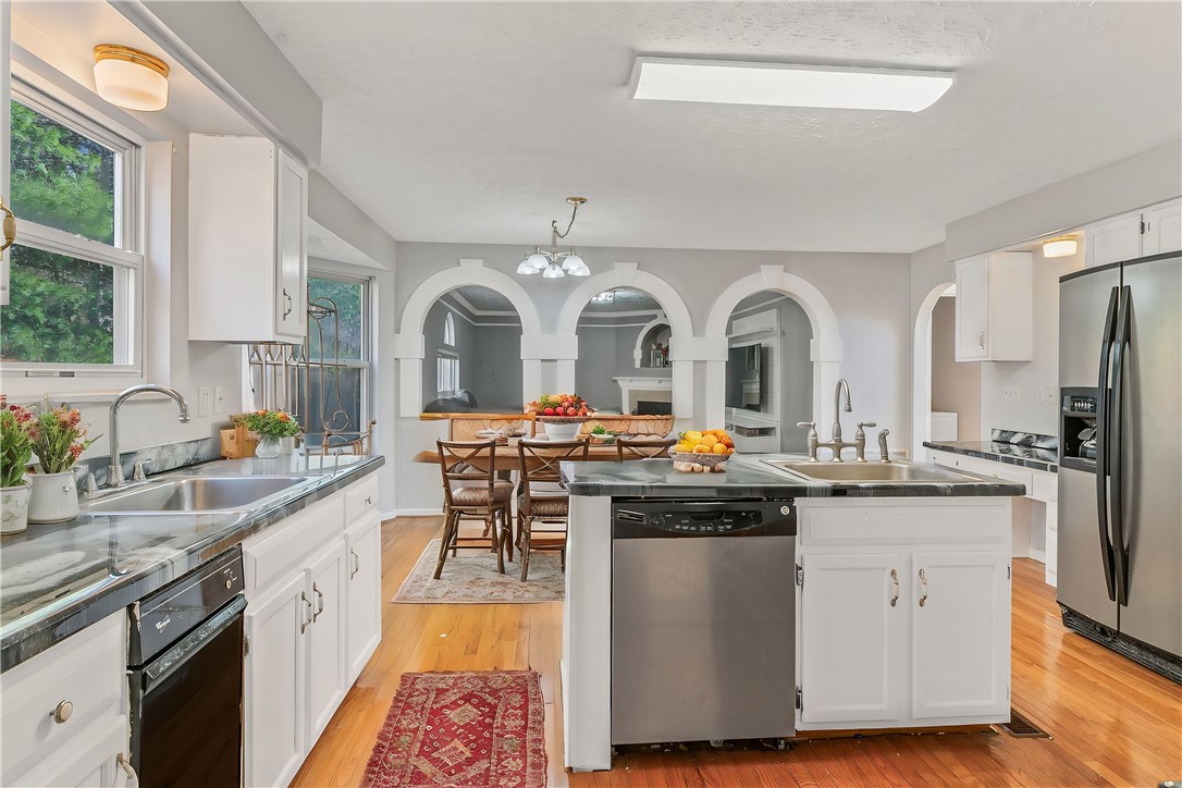 Cranberry Twp, Pennsylvania 16066, United States, 4 Bedrooms Bedrooms, ,4 BathroomsBathrooms,Residential,Pending,27925